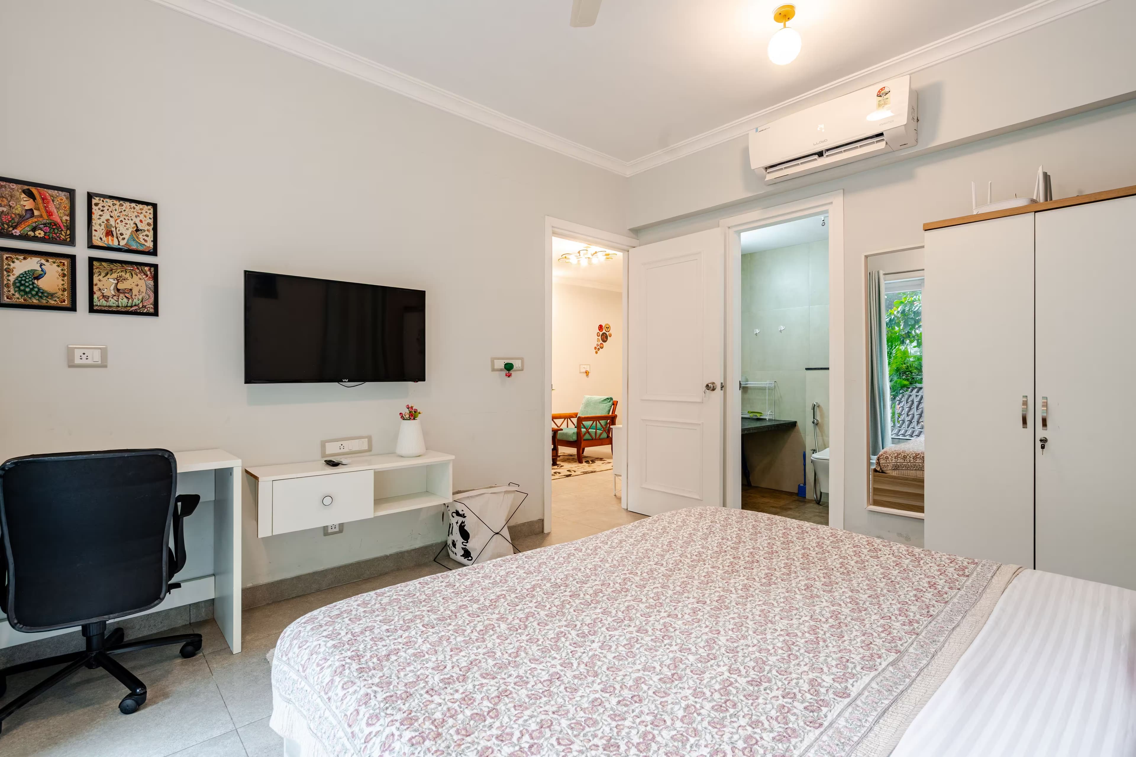 Bedroom & Workspace