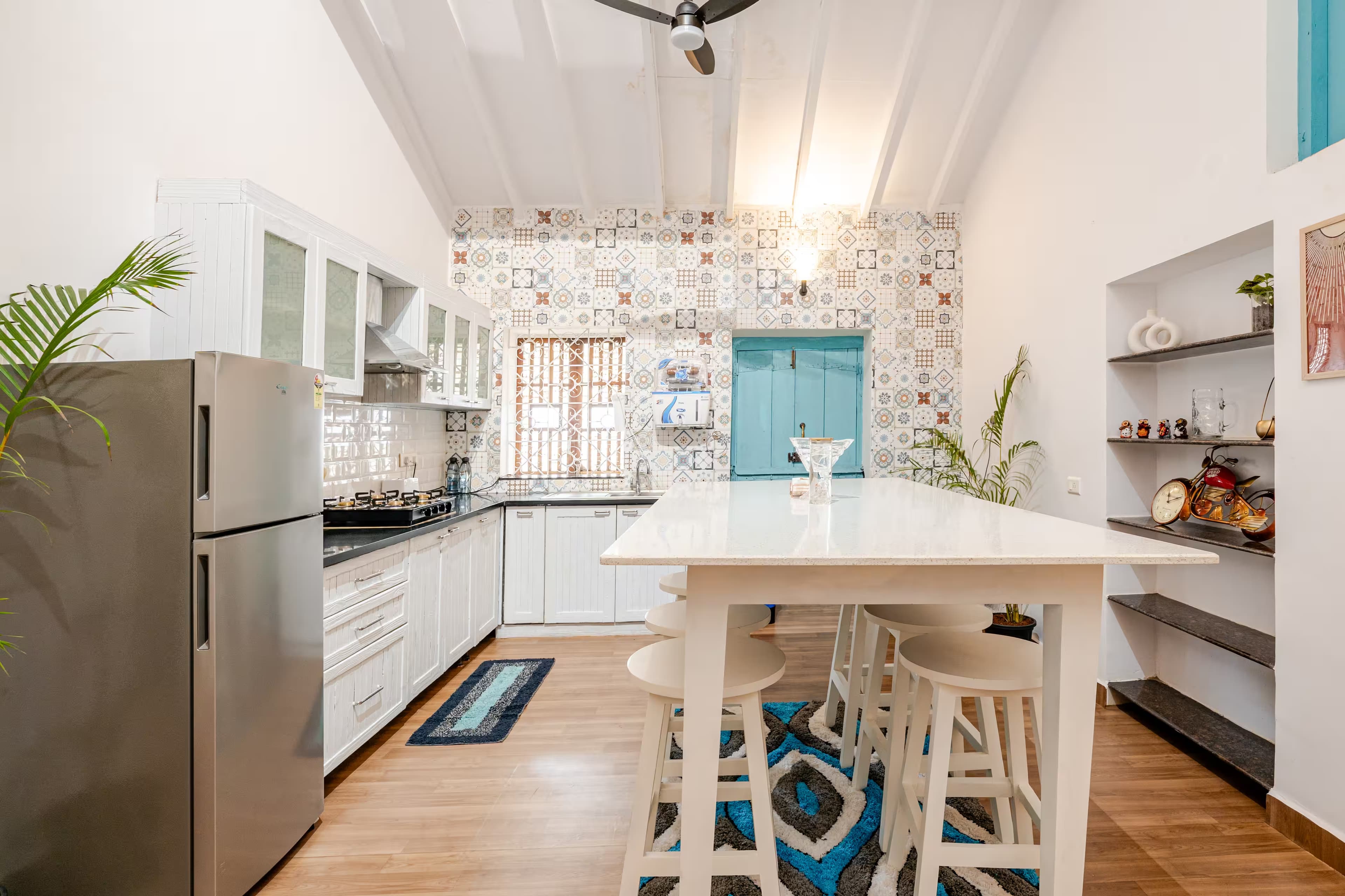 Kitchen & Dining